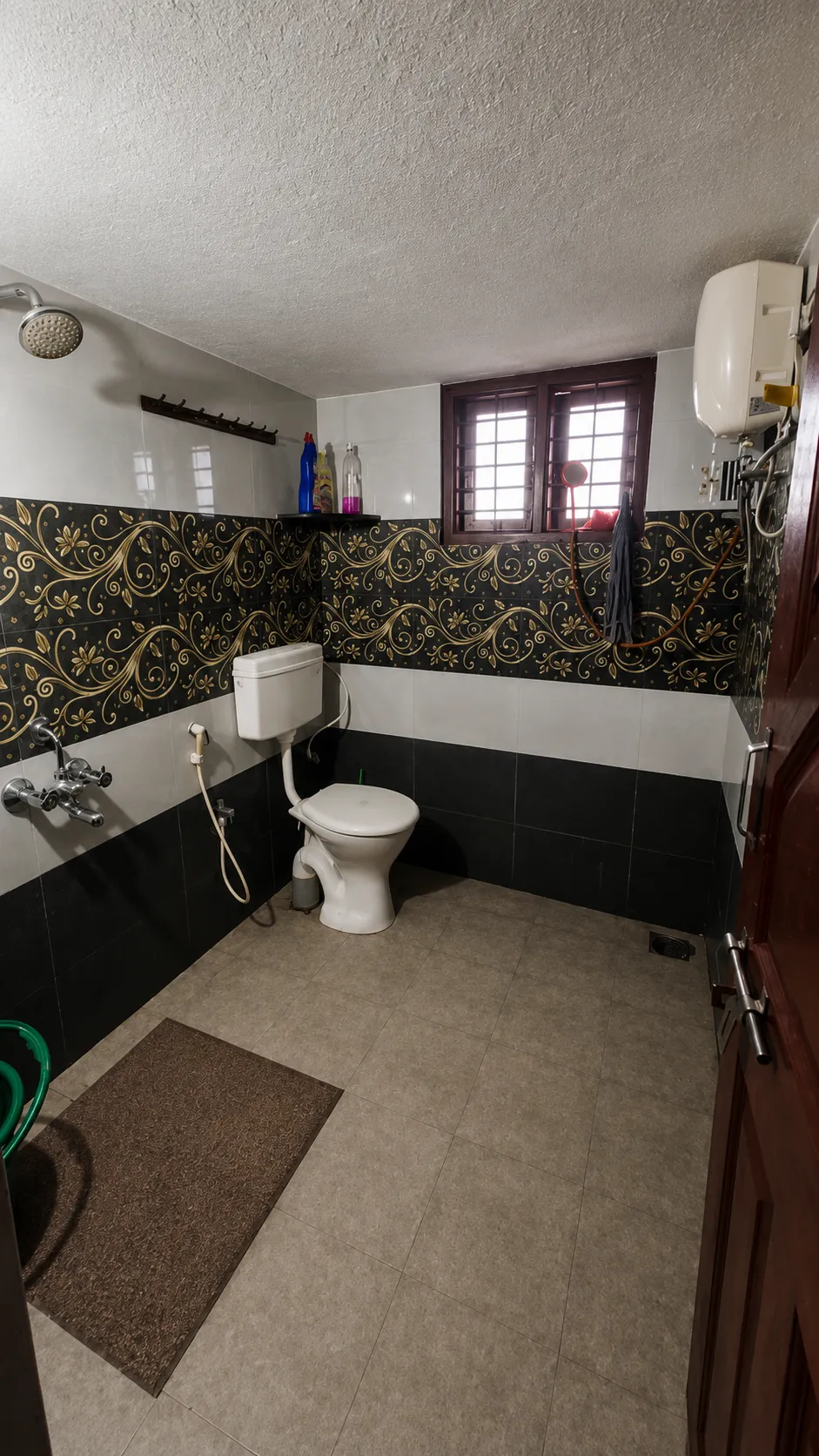 room-main-img